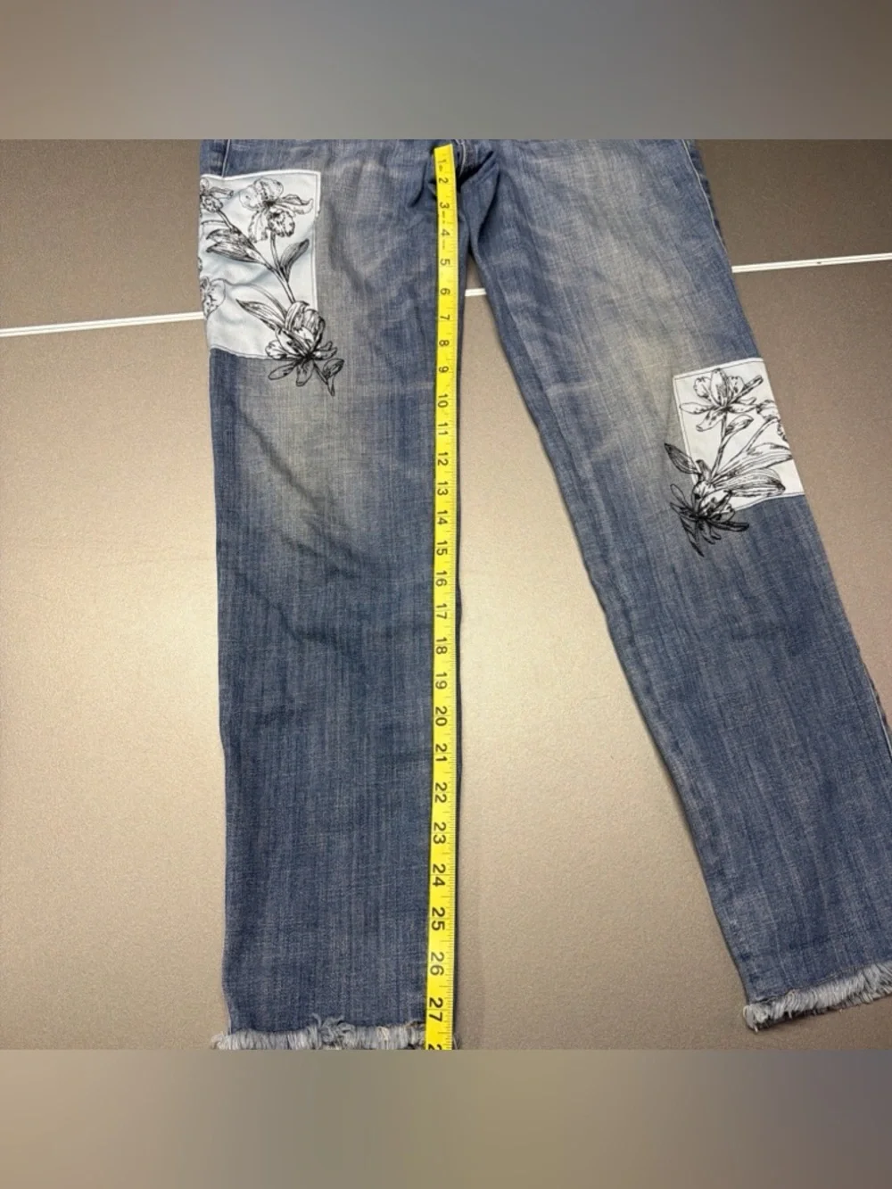 WHITE HOUSE BLACK MARKET FloralPatches Girlfriend Skinny Jeans Sz 2 28x28 RawHem